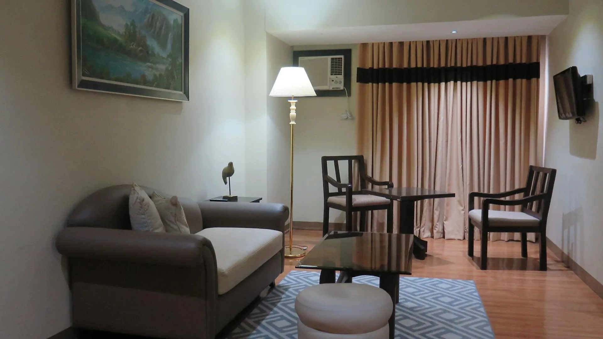 The Pinnacle Hotel And Suites Davao