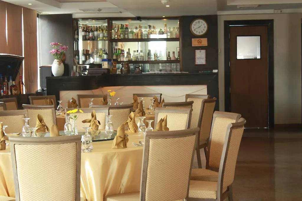 The Pinnacle Hotel And Suites Davao 4*,