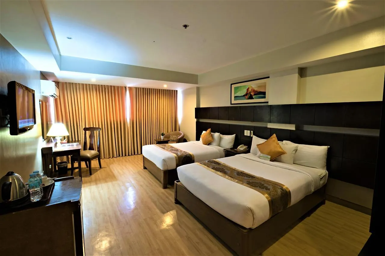 The Pinnacle Hotel And Suites Davao City 4*,