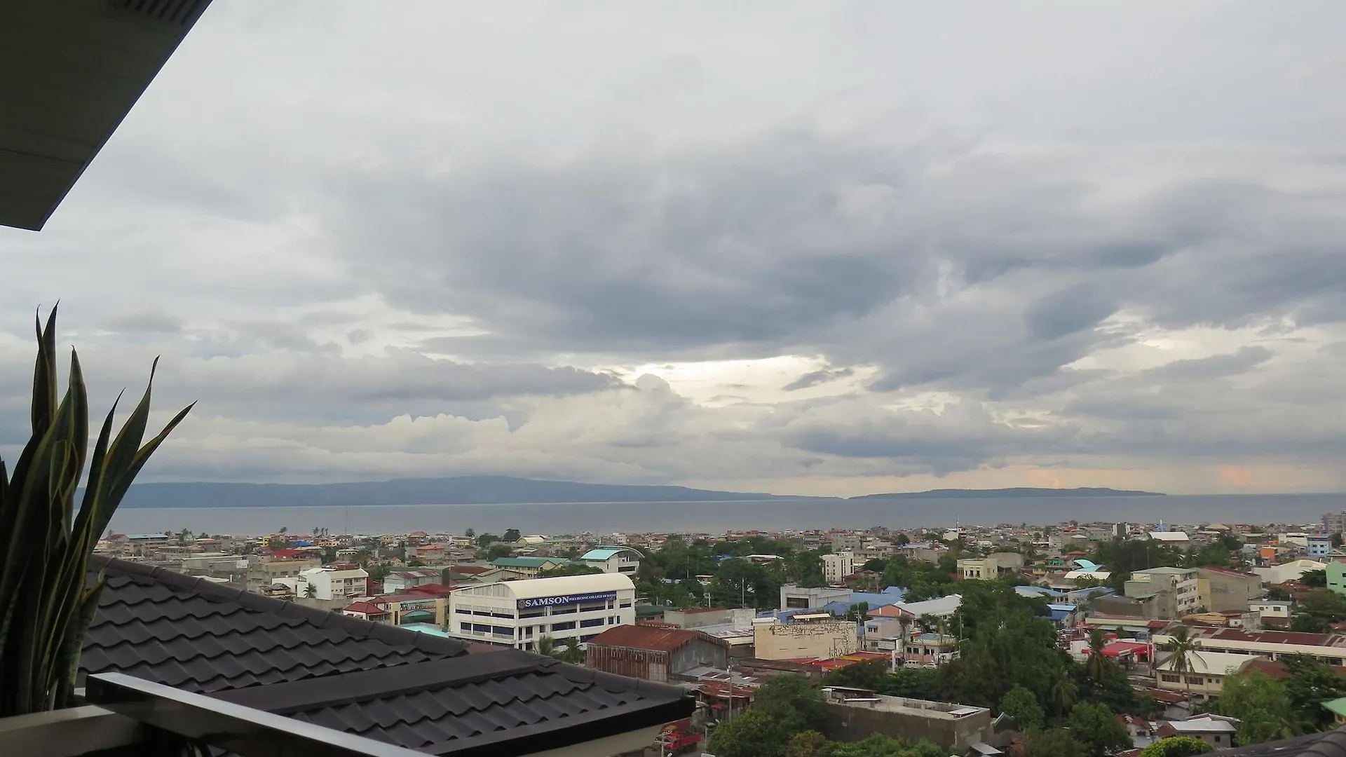 The Pinnacle Hotel And Suites Davao City