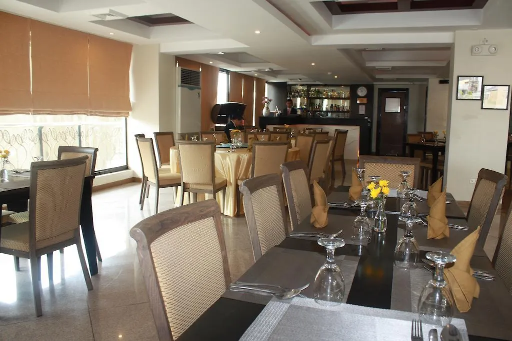 The Pinnacle Hotel And Suites Davao City 4*,  Filipinas